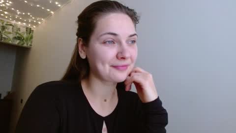Snapshot of oliviashiny chatting on 12-15-24, 06:18 Olivia online show from 12-15-24, 06:18