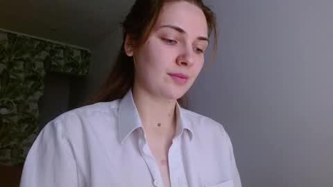 Snapshot of oliviashiny chatting on 01-21-25, 05:27 Olivia online show from 01-21-25, 05:27