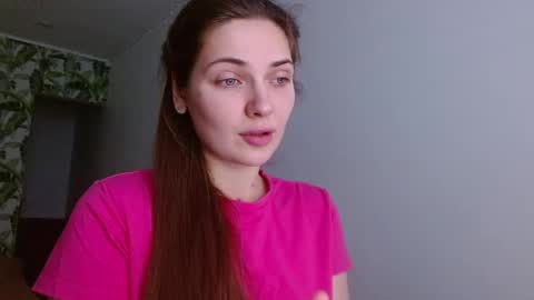 Snapshot of oliviashiny chatting on 01-24-25, 05:31 Olivia online show from 01-24-25, 05:31