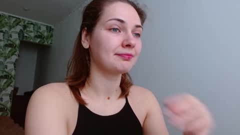 Snapshot of oliviashiny chatting on 02-15-25, 05:41 Olivia online show from 02-15-25, 05:41