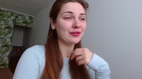 Snapshot of oliviashiny chatting on 02-24-25, 05:33 Olivia online show from 02-24-25, 05:33