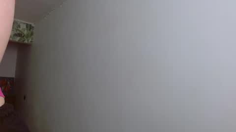 Snapshot of oliviashiny chatting on 03-05-25, 05:40 Olivia online show from 03-05-25, 05:40