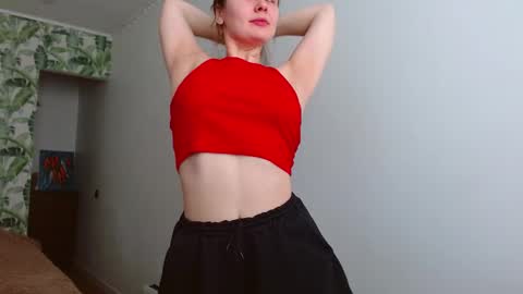 Snapshot of oliviashiny chatting on 03-06-25, 05:24 Olivia online show from 03-06-25, 05:24