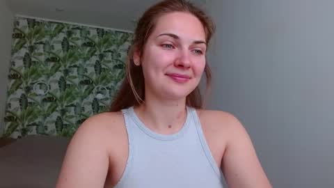 Snapshot of oliviashiny chatting on 09-28-25, 04:29 Olivia online show from 09-28-25, 04:29
