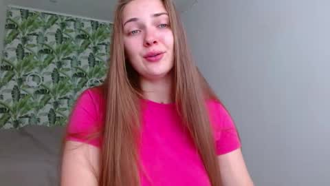 Snapshot of oliviashiny chatting on 09-29-25, 04:28 Olivia online show from 09-29-25, 04:28