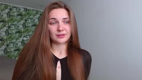 Snapshot of oliviashiny chatting on 10-10-25, 05:28 Olivia online show from 10-10-25, 05:28