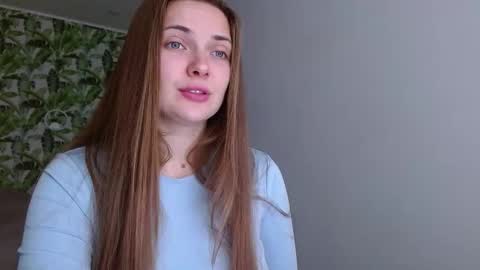 Snapshot of oliviashiny chatting on 10-11-25, 04:33 Olivia online show from 10-11-25, 04:33
