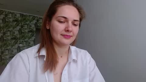 Snapshot of oliviashiny chatting on 10-13-25, 04:23 Olivia online show from 10-13-25, 04:23