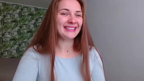 Snapshot of oliviashiny chatting on 10-14-25, 04:24 Olivia online show from 10-14-25, 04:24