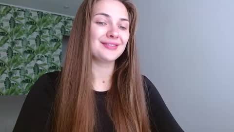 Snapshot of oliviashiny chatting on 10-18-25, 04:26 Olivia online show from 10-18-25, 04:26