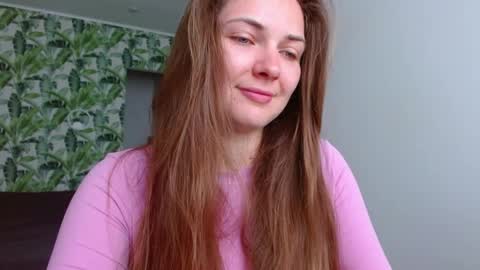 Snapshot of oliviashiny chatting on 05-14-26, 04:30 Olivia online show from 05-14-26, 04:30