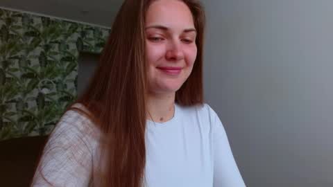 Snapshot of oliviashiny chatting on 05-15-26, 04:30 Olivia online show from 05-15-26, 04:30