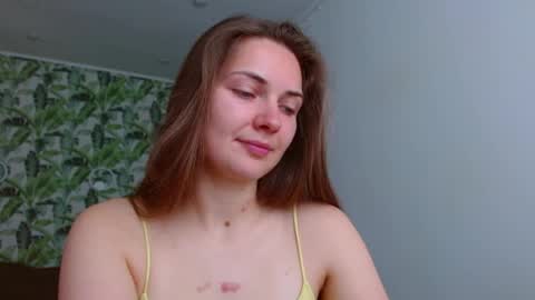 Snapshot of oliviashiny chatting on 05-17-26, 04:21 Olivia online show from 05-17-26, 04:21