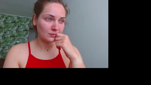 Snapshot of oliviashiny chatting on 05-18-26, 05:02 Olivia online show from 05-18-26, 05:02