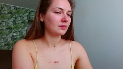 Snapshot of oliviashiny chatting on 05-19-26, 04:19 Olivia online show from 05-19-26, 04:19