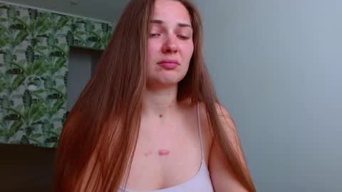 Snapshot of oliviashiny chatting on 05-20-26, 04:29 Olivia online show from 05-20-26, 04:29