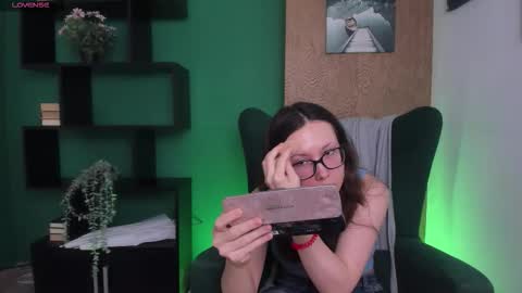 Snapshot of oliviaturner chatting on 12-16-25, 12:54 Olivia online show from 12-16-25, 12:54