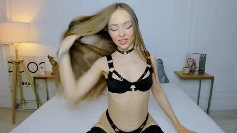 Snapshot of oliviawilsons chatting on 12-30-24, 05:37 Olivia online show from 12-30-24, 05:37