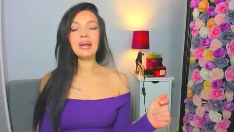 OliviaWomen online show from 11-15-25, 06:44