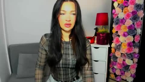 OliviaWomen online show from 11-23-25, 07:19