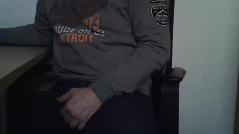 Snapshot of ollo2023 chatting on 12-27-24, 03:37 Edwin online show from 12-27-24, 03:37