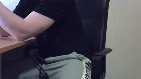 Snapshot of ollo2023 chatting on 03-07-25, 06:43 Edwin online show from 03-07-25, 06:43