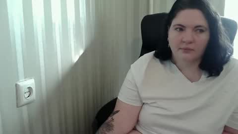 Snapshot of olyaandnetty chatting on 10-30-25, 07:54 OlyaAndNetty online show from 10-30-25, 07:54