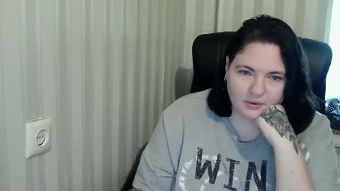 Snapshot of olyaandnetty chatting on 11-01-25, 01:46 OlyaAndNetty online show from 11-01-25, 01:46