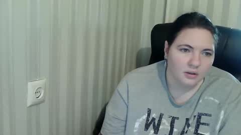 Snapshot of olyaandnetty chatting on 11-02-25, 09:44 OlyaAndNetty online show from 11-02-25, 09:44