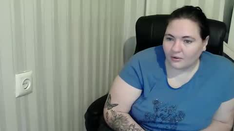 Snapshot of olyaandnetty chatting on 11-07-25, 05:35 OlyaAndNetty online show from 11-07-25, 05:35