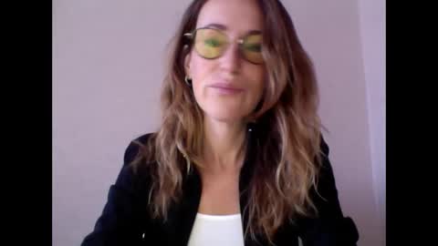 olyra11 online show from 02-25-26, 07:51