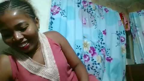 Snapshot of olyvienne90 chatting on 12-15-25, 05:39 olyvienne90 online show from 12-15-25, 05:39