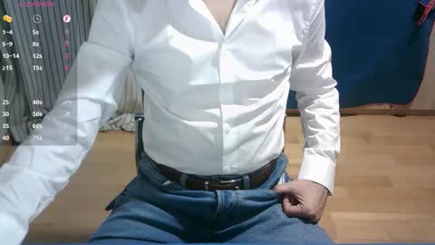 Snapshot of omar87ram chatting on 10-31-25, 10:44 Omar online show from 10-31-25, 10:44