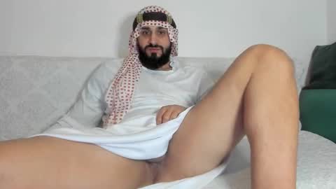 Snapshot of omar_xoxo chatting on 10-29-25, 07:43 Omar online show from 10-29-25, 07:43