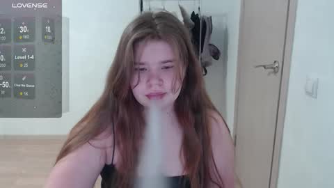 Snapshot of omellyoo chatting on 12-14-25, 03:28 MellY online show from 12-14-25, 03:28