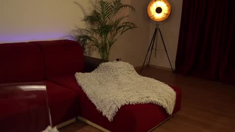 Snapshot of omiliver chatting on 01-13-25, 09:52    or    online show from 01-13-25, 09:52