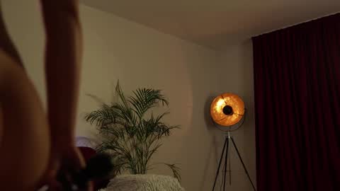 Snapshot of omiliver chatting on 02-10-25, 09:36    or    online show from 02-10-25, 09:36