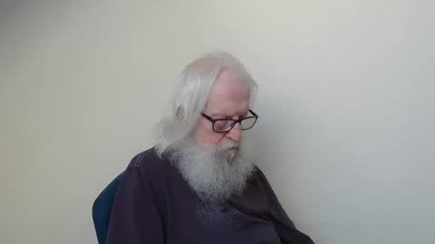Snapshot of onanister chatting on 04-25-26, 05:21 Somewhere over the rainbow online show from 04-25-26, 05:21