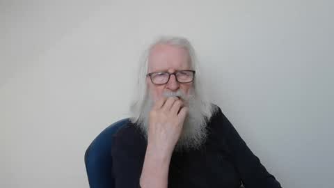 Snapshot of onanister chatting on 05-16-26, 06:21 Somewhere over the rainbow online show from 05-16-26, 06:21