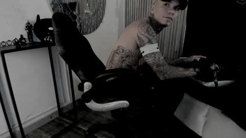 Snapshot of onceagain97_ chatting on 05-16-26, 07:34 ... online show from 05-16-26, 07:34