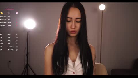 Mia online show from 05-31-26, 02:46
