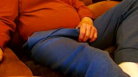 Snapshot of onehanglow chatting on 02-15-26, 02:08 Butch online show from 02-15-26, 02:08