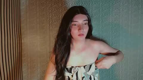 Snapshot of onelesslonelygirl69 chatting on 05-07-26, 12:38 KLIER online show from 05-07-26, 12:38