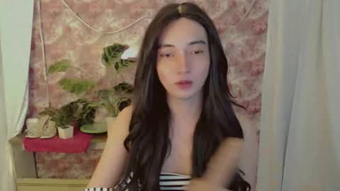 Snapshot of onelesslonelygirl69 chatting on 05-25-26, 05:19 KLIER online show from 05-25-26, 05:19