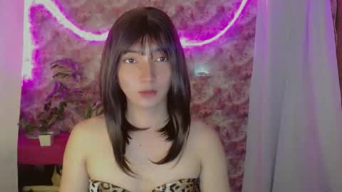 Snapshot of onelesslonelygirl69 chatting on 06-07-26, 04:11 KLIER online show from 06-07-26, 04:11