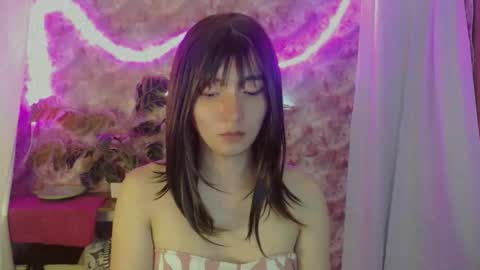 Snapshot of onelesslonelygirl69 chatting on 06-10-26, 06:18 KLIER online show from 06-10-26, 06:18