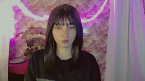 Snapshot of onelesslonelygirl69 chatting on 06-18-26, 05:06 KLIER online show from 06-18-26, 05:06