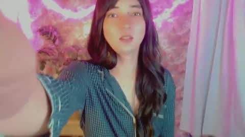 Snapshot of onelesslonelygirl69 chatting on 07-21-26, 12:02 KLIER online show from 07-21-26, 12:02