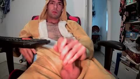 Snapshot of onesieboyx chatting on 10-14-25, 02:18 onesieboyx online show from 10-14-25, 02:18