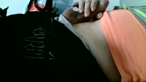 Snapshot of onkelz200 chatting on 10-04-25, 12:14 onkelz200 online show from 10-04-25, 12:14